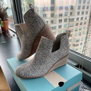 Brand New - TOMS Kallie Wedge Bootie - Size 9